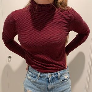 Fine stripe red turtleneck